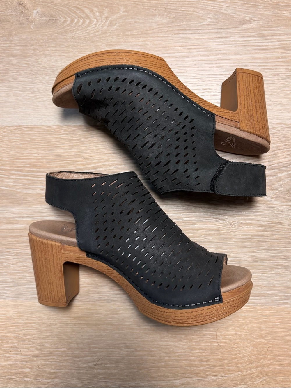 Dansko Danae Black Milled Nubuck Leather Comfort Heeled Sandals Clogs EU 39